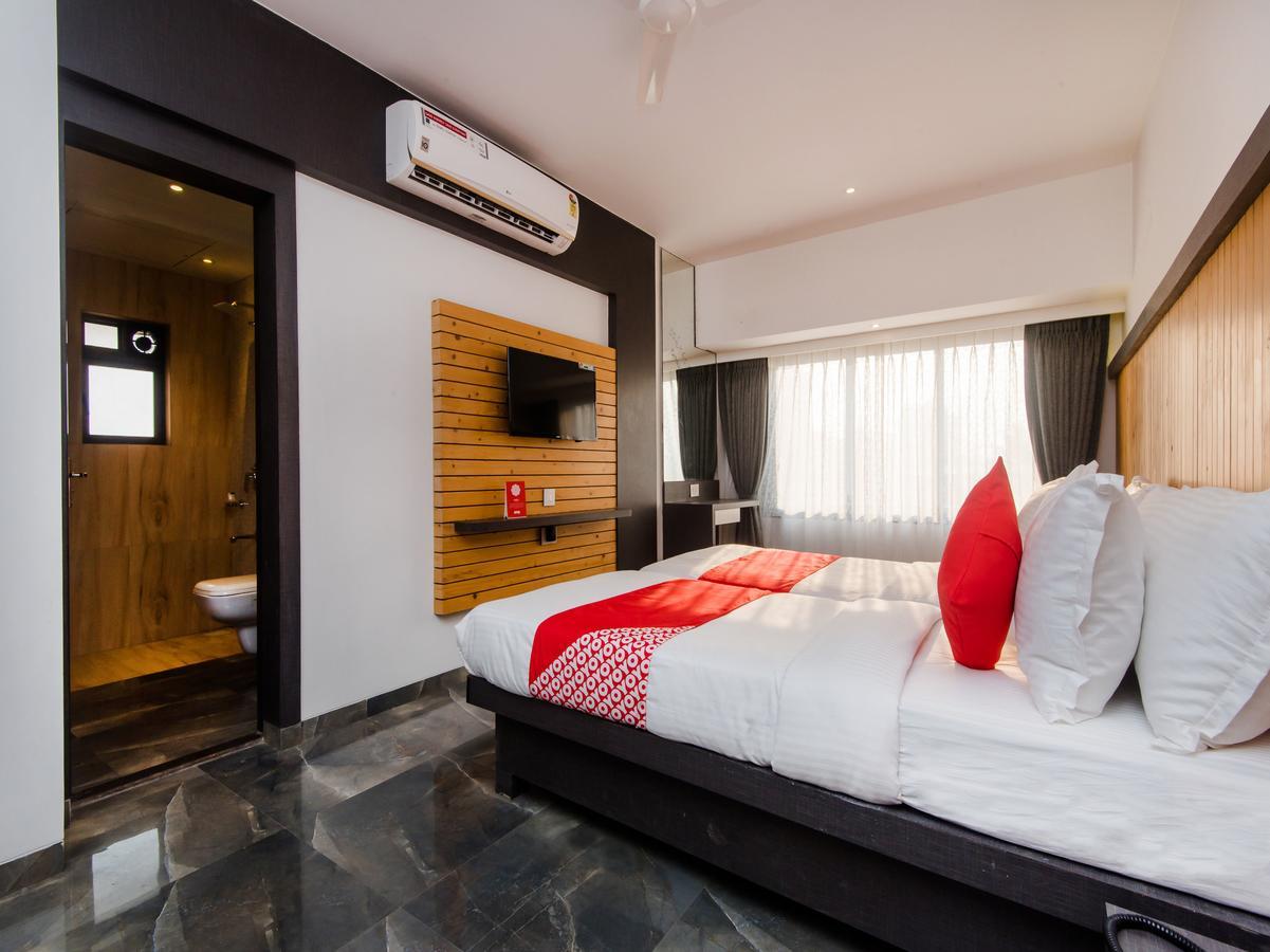 Oyo 13089 Hotel Gold Crest Navi Mumbai Extérieur photo