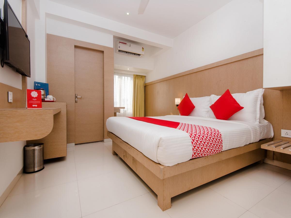 Oyo 13089 Hotel Gold Crest Navi Mumbai Extérieur photo
