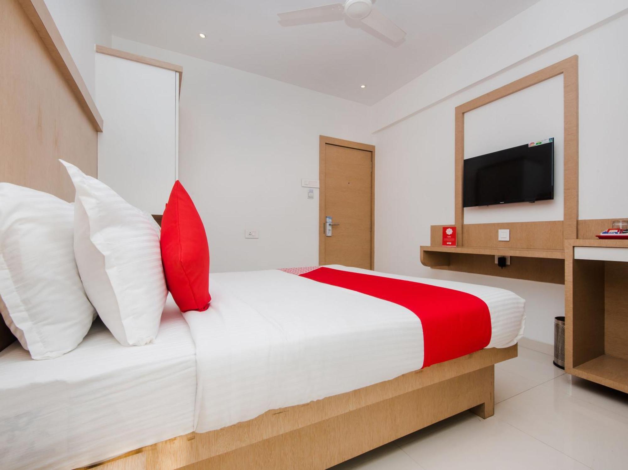 Oyo 13089 Hotel Gold Crest Navi Mumbai Extérieur photo